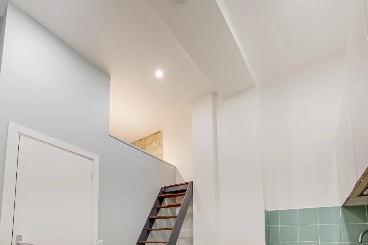 Tiny Duplex With Sauna In The 11 Paris