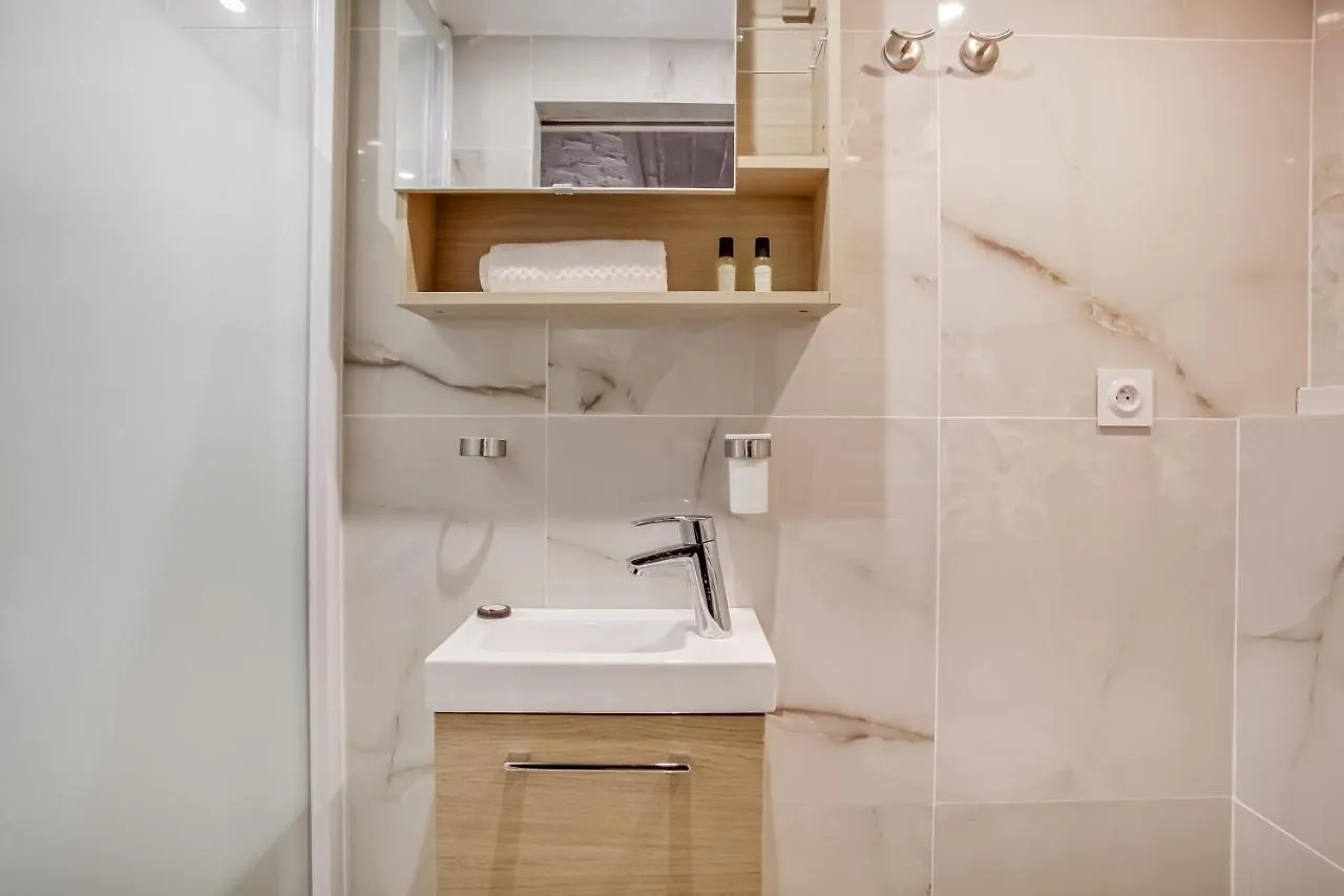 Tiny Duplex With Sauna In The 11 Paris Apartment