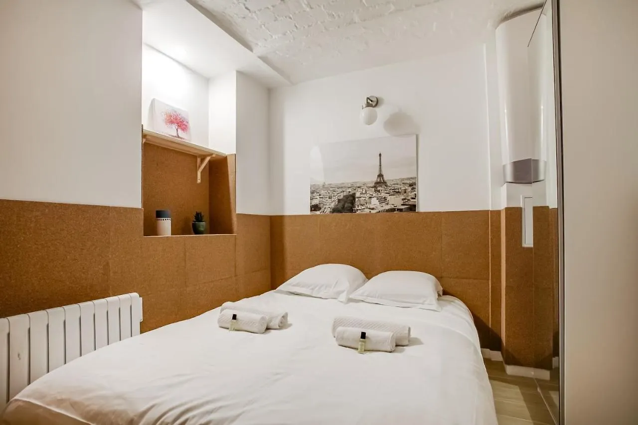 Tiny Duplex With Sauna In The 11 Paris 0*,